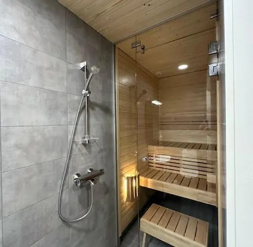 Kotimaailma - Uusi Rivitalokolmio Saunalla # 3